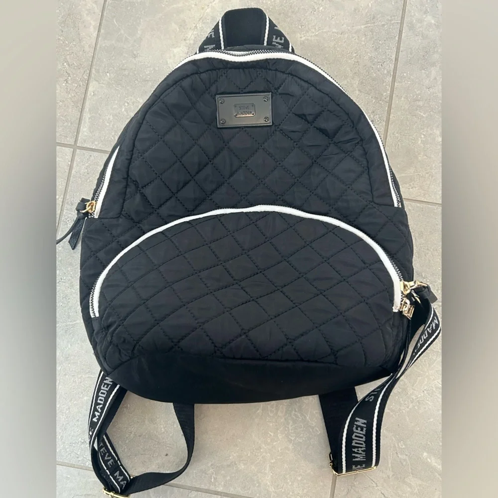 STEVE MADDEN QUILTED NYLON BACKPACK/PURSE